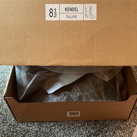 NWT/ NIB!  Dark Tan Combat Boots, women size 8.5 - Picture 11 of 11